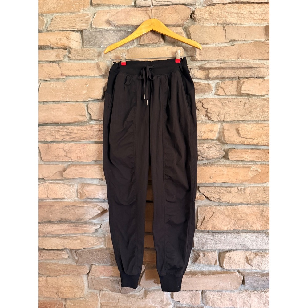 Lululemon Beyond the Studio Jogger Black Textured Ripstop Pants Size 8 LW5ENMS
